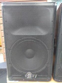 Pair of Yamaha dxr15 active DJ Disco pa speakers with padded covers